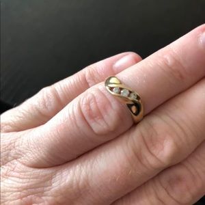 10k yellow gold 3 diamond ring